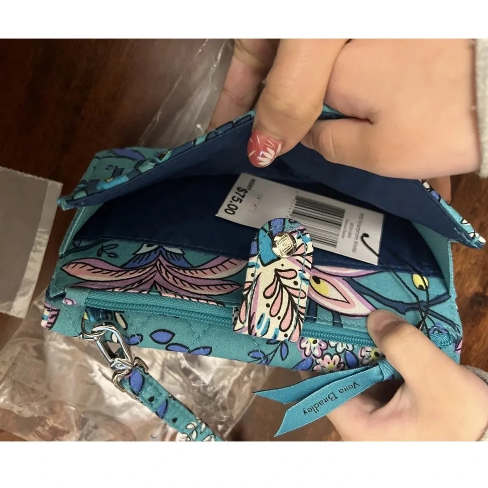 Vera Bradley phone wallet/wristlet in Peacock Garden new